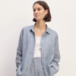 Everlane Women's Linen 'The Must-Have Shirt' in Blue and White - Size 2